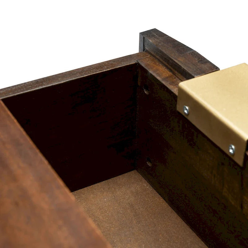 Commode 3 tiroirs en noyer avec motifs sculptés géométriques
