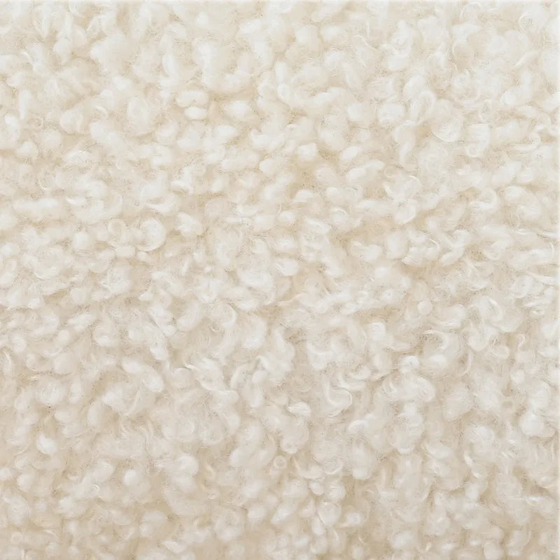 Fauteuil beige en bouclette, dossier ouvert incurvé, un seul siège