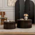 Table basse gigogne marron foncé / naturelle, relief gaufré vintage, lot de 2